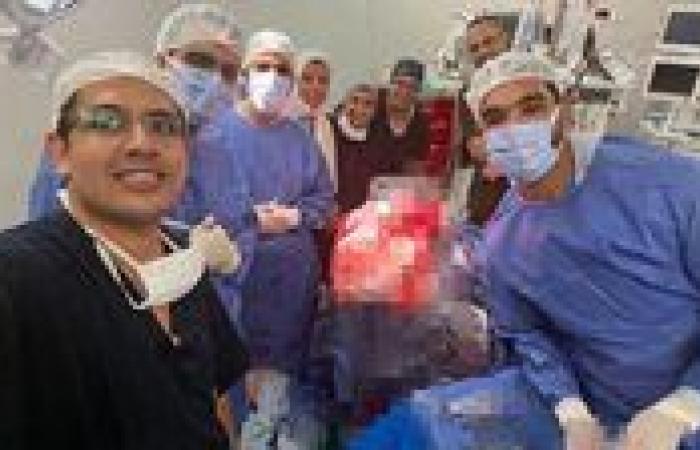 بالبلدي : فريق
      طبي
      بقصر
      العيني
      ينقذ
      مريضًا
      بعد
      استخراج
      مسمار
      من
      جمجمته
      في
      جراحة
      استمرت
      4
      ساعات