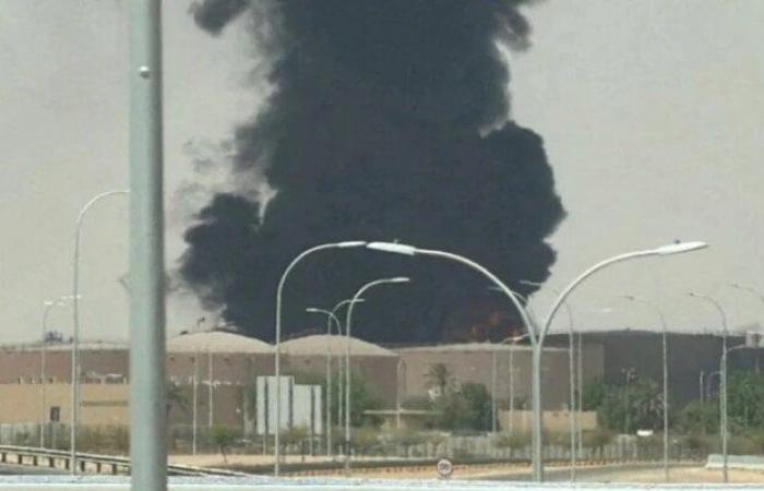 بالبلدي: عاجل|
      الحوثيون
      يعلنون
      مسؤوليتهم
      عن
      هجوم
      «مطار
      الرياض»..
      واستهداف
      الدمام
      وأرامكو