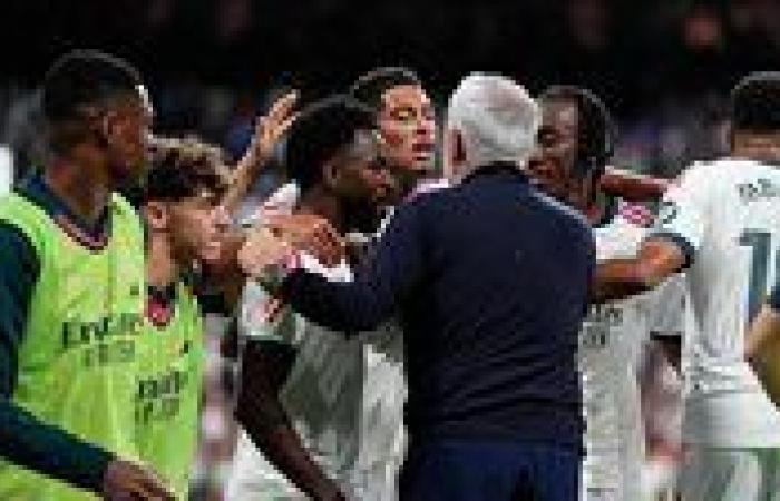 بالبلدي: غضب
      داخل
      ريال
      مدريد
      بسبب
      التحكيم..
      ومورينيو
      يرفض
      الظهور
      الإعلامي
      بعد
      مواجهة
      فياريال