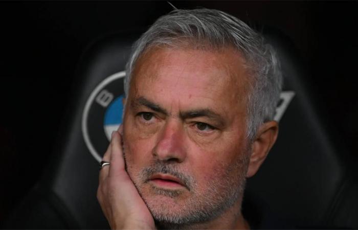 بالبلدي : لغز
      الدقيقة
      الأولى..
      ماذا
      يقصد
      مورينيو
      بتصريحه
      بشأن
      مباراة
      ريال
      مدريد
      وفياريال؟