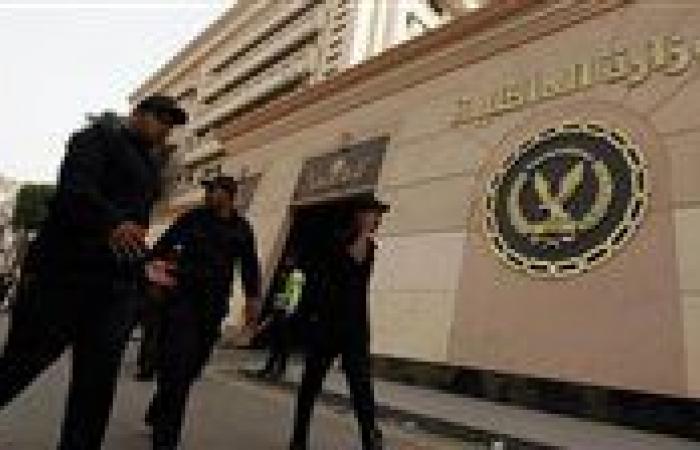 بالبلدي: الداخلية
      تعلن
      إحالة
      ضابط
      شرطة
      للتحقيق
      لتعامله
      مع
      المواطنين
      بأسلوب
      غير
      لائق