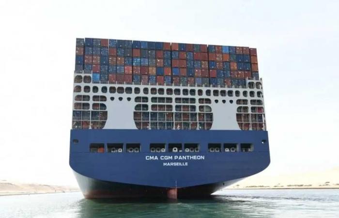 لأول
      مرة..
      عبور
      سفينة
      الحاويات
      العملاقة
      CMA
      CGM
      PANTHEON
      قناة
      السويس
      بحمولة
      صافية
      221
      ألف
      طن