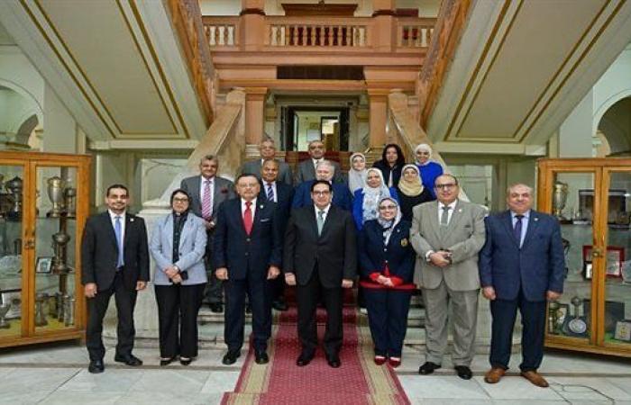 بالبلدي: جامعة
      القاهرة
      تفتح
      مسارًا
      جديدًا
      لتطوير
      كلية
      التجارة
      وتعظيم
      خبراتها