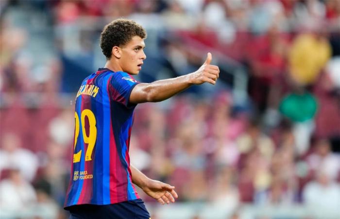 بالبلدي : تشكيل
      برشلونة
      أمام
      جالطة
      سراي
      في
      دوري
      أبطال
      أوروبا..
      موقف
      حمزة
      عبد
      الكريم