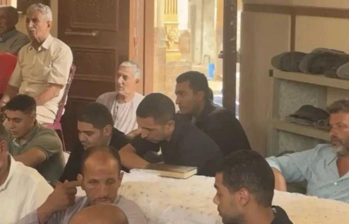 أهالي
      البحيرة
      يشيعون
      جثمان
      مضيفة
      الطيران
      عزة
      رمزي
      وسط
      حالة
      من
      الحزن
