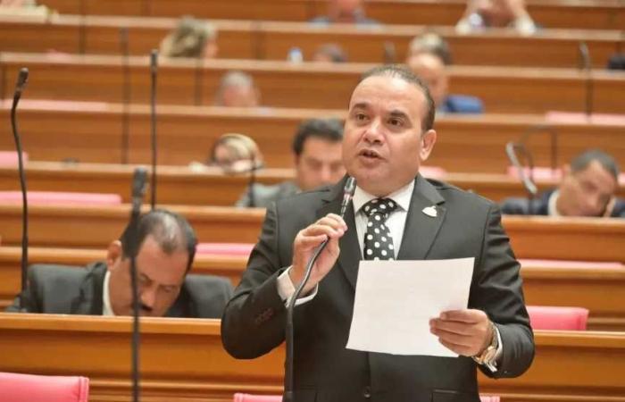 النائب
      ياسر
      عرفة:
      المساواة
      في
      التعليم
      يجب
      أن
      تمتد
      إلى
      تكافؤ
      فرص
      العمل
      وربط
      الدراسة
      باحتياجات
      السوق