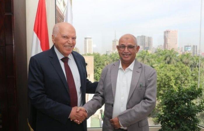 بالبلدي: نقيب
      المعلمين
      يبحث
      مع
      وفد
      سوداني
      توسيع
      التعاون
      وتبادل
      الخبرات
      التعليمية