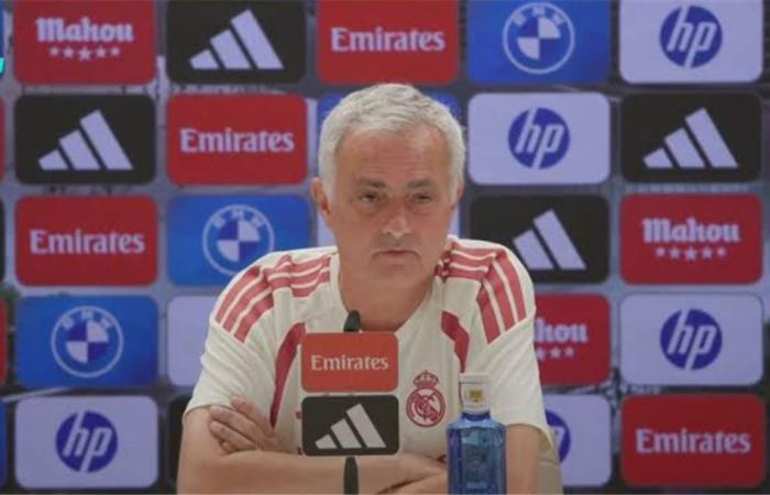 بالبلدي : قد
      أضع
      يدي
      على
      قلبي..
      مورينيو
      يعلق
      على
      صدام
      روما
      وانتهاء
      شهر
      العسل
      مع
      ريال
      مدريد