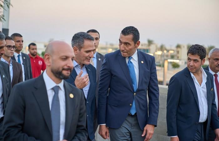 بالبلدي: بحضور
      وزير
      الرياضة..
      أوراسكوم
      العقارية
      تفتتح
      المرحلة
      الأولى
      من
      نادي
      O
      West
      الرياضي