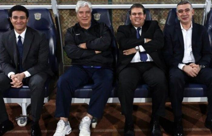 بالبلدي: وفد
      السفارة
      المصرية
      يحضر
      مران
      الزمالك
      استعدادًا
      لمواجهة
      الجيش
      الرواندي