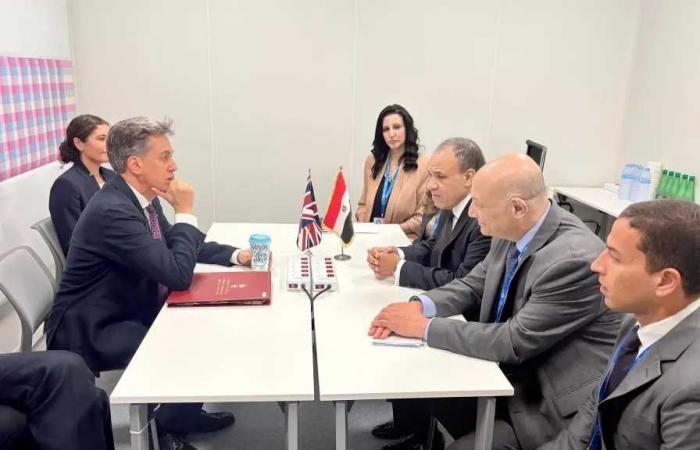 وزير
      الخارجية
      يلتقي
      نظيره
      البريطاني
      لتبادل
      الرؤى
      ومناقشة
      القضايا
      الإقليمية