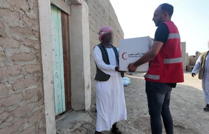 بالبلدي: الهلال
      الأحمر
      المصري
      يشارك
      في
      قافلة
      تنموية
      لخدمة
      10
      آلاف
      أسرة
      بحلايب
      وشلاتين