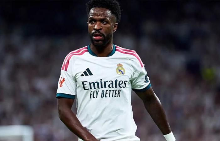 بالبلدي : قناة
      ريال
      مدريد
      بعد
      عقوبة
      فينسيوس:
      نواجه
      حربًا
      ولا
      نتخيل
      أمرًا
      مماثلاً
      في
      برشلونة
