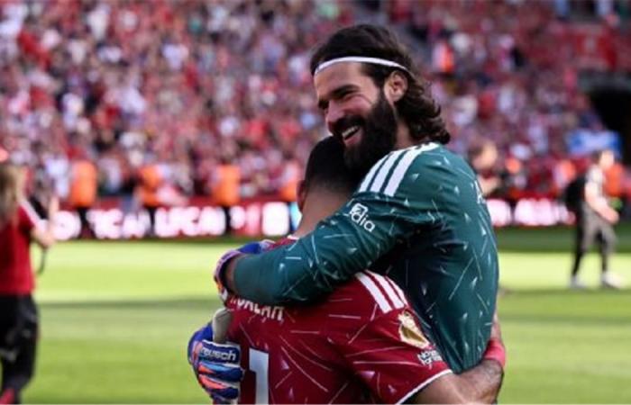 بالبلدي : أليسون:
      ليفربول
      تجاوز
      مرحلة
      ما
      بعد
      رحيل
      محمد
      صلاح