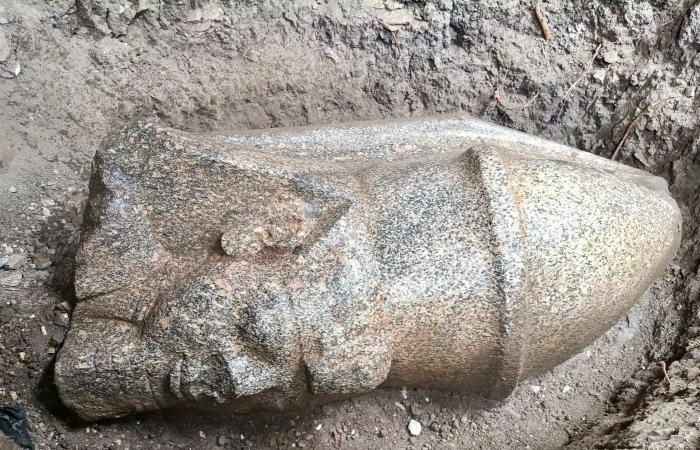 بالبلدي: حفائر
      الإنقاذ
      تكشف
      عن
      بقايا
      تمثالين
      ضخمين
      للملك
      رمسيس
      الثاني
      بمحافظة
      الغربية