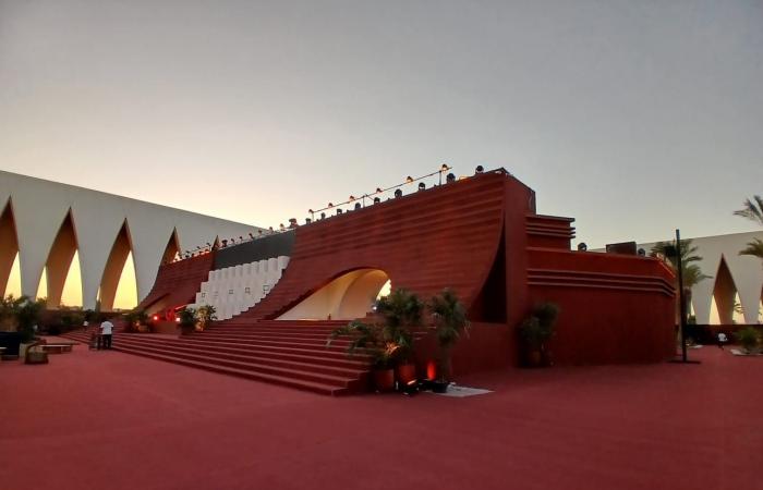 بالبلدي: التجهيزات
      الأخيرة
      لحفل
      افتتاح
      مهرجان
      الجونة
      السينمائي
      (صور)