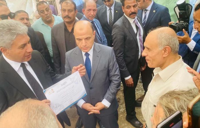 بالبلدي: وزير
      السياحة
      يهدي
      رحلتي
      عمرة
      لمواطن
      وزوجته
      بعد
      إبلاغه
      عن
      كتلة
      حجرية
      أثرية
      بالغربية