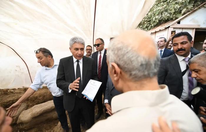 بالبلدي: وزير
      السياحة
      يهدي
      رحلتي
      عمرة
      لمواطن
      وزوجته
      بعد
      إبلاغه
      عن
      كتلة
      حجرية
      أثرية
      بالغربية