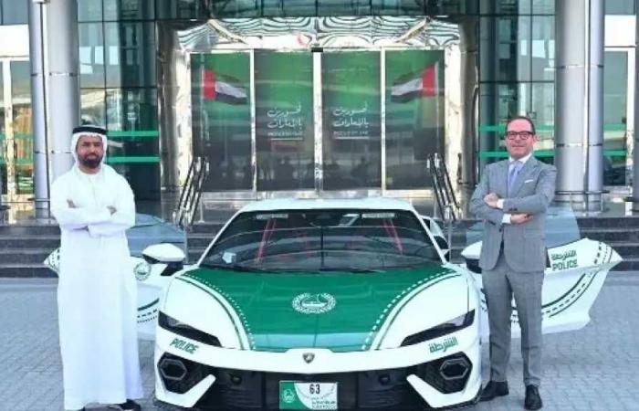 شرطة
      دبي
      تضم
      لامبورجيني
      تيميراريو
      لأسطولها
      الخارق..
      بقوة
      920
      حصانًا
      وتسارع
      في
      2.7
      ثانية