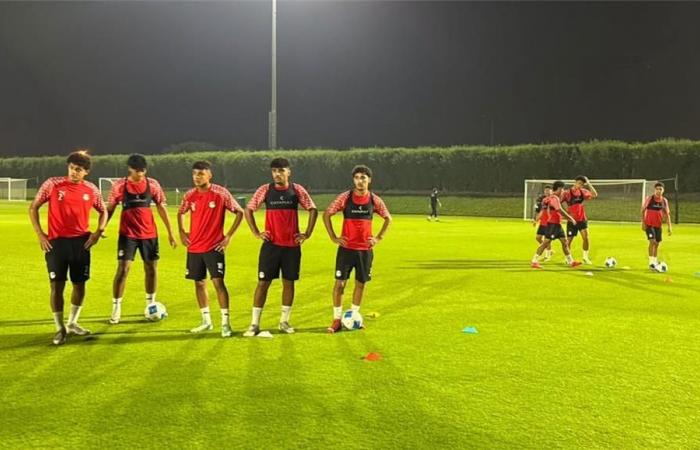 بالبلدي : منتخب
      الناشئين
      يخوض
      مرانه
      استعدادًا
      لمواجهة
      السعودية
      في
      كأس
      الخليج