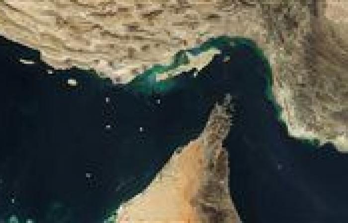 بالبلدي: إيران
      تتمسك
      بإغلاق
      مضيق
      هرمز..
      تهديدات
      باستهداف
      البنية
      التحتية
      في
      إسرائيل
      والدول
      المتعاونة
      معها
