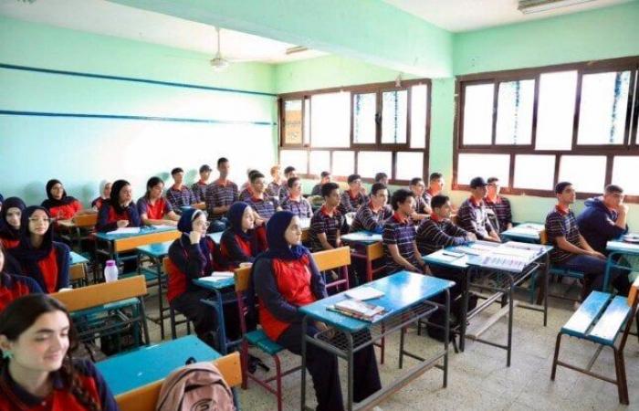 بالبلدي: توزيع
      درجات
      أعمال
      السنة
      للصف
      الثاني
      الثانوي
      2027
      بنظام
      البكالوريا..
      التفاصيل
      كاملة