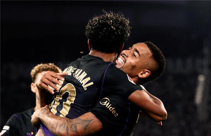 بالبلدي : فيديو
      |
      برشلونة
      يستعد
      لـ
      الكلاسيكو
      بخماسية
      مثيرة
      أمام
      ريال
      بيتيس
      في
      الدوري
      الإسباني
