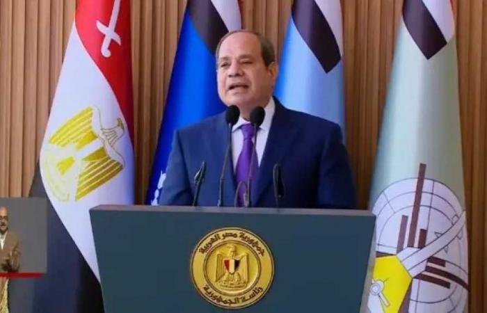 السيسي:
      مصر
      قادرة
      على
      إنتاج
      من
      يتحمل
      المسؤولية..
      وأطالب
      بدعم
      إعداد
      كوادر
      لإدارة
      الدولة