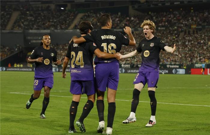 بالبلدي : رجل
      مباراة
      برشلونة
      وريال
      بيتيس
      في
      الدوري
      الإسباني