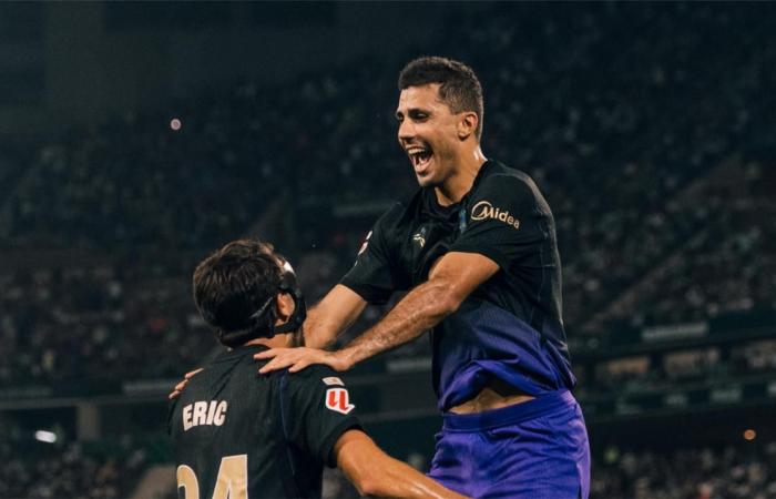 بالبلدي : ترتيب
      الدوري
      الإسباني
      بعد
      فوز
      برشلونة
      على
      ريال
      بيتيس