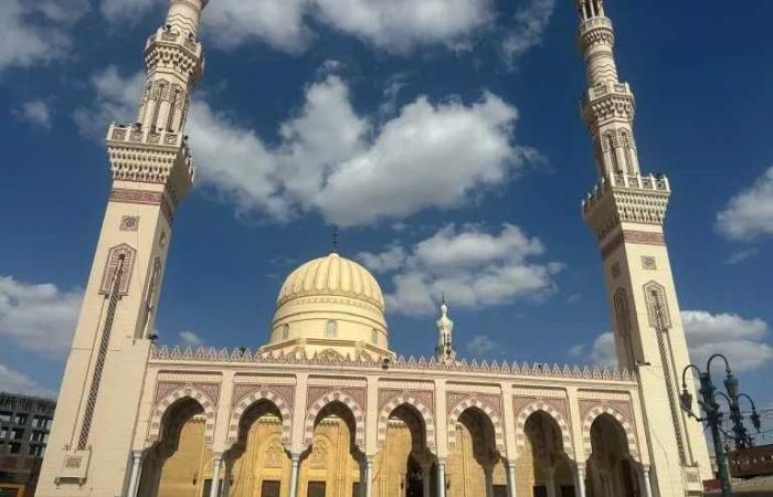استعدادًا
      لمولد
      السيد
      البدوي..
      محافظ
      الغربية
      يتابع
      أعمال
      النظافة
      ورفع
      الإشغالات
      بمحيط
      المسجد
      ومناطق
      الاحتفالات
      بطنطا