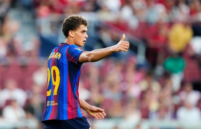 بالبلدي : قائمة
      برشلونة
      أتلتيك
      لمواجهة
      أوتيبو
      في
      الدوري
      الإسباني..
      موقف
      حمزة
      عبد
      الكريم