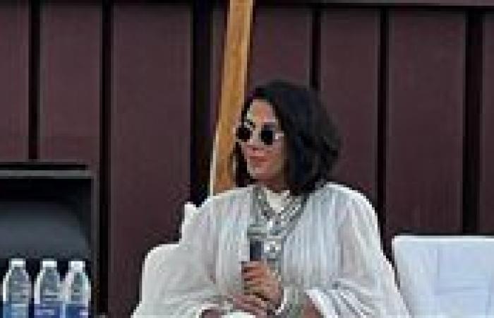 بالبلدي: منى
      زكي
      عن
      «الست»:
      حسيت
      إني
      أذيت
      ناس
      عمر
      ما
      حد
      انتقدهم..
      وبجلد
      نفسي
      زيادة