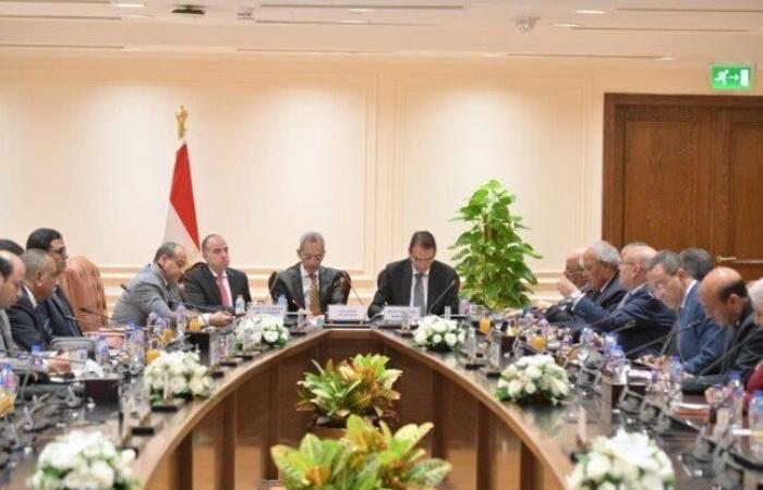 بالبلدي : «محلية
      النواب»
      تستمع
      لرؤية
      5
      محافظين
      بشأن
      مشروع
      القانون
      الجديد