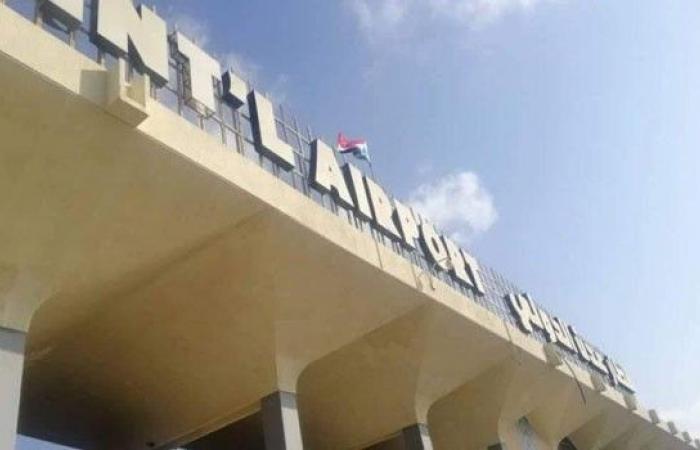 بالبلدي: صاروخان
      حوثيان
      يسقطان
      داخل
      مطار
      عدن
      قرب
      طائرة
      ركاب
      متجهة
      إلى
      القاهرة
      وسط
      تصاعد
      الهجمات
      في
      اليمن