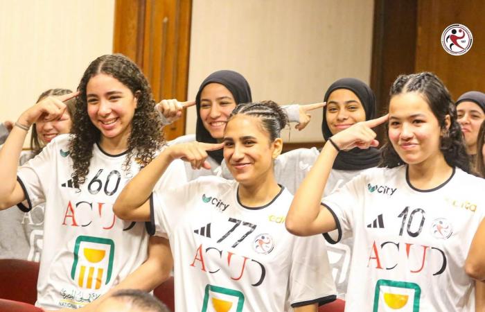 بالبلدي: رئيس
      اتحاد
      اليد
      يهنئ
      ناشئات
      مصر
      بعد
      إسقاط
      ثالث
      أوروبا
      في
      المونديال