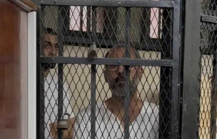 النيابة
      تكشف
      تفاصيل
      جديدة
      في
      محاكمة
      صاحب
      «بيت
      فاطم»
      بتهمة
      هتك
      عرض
      4
      فتيات