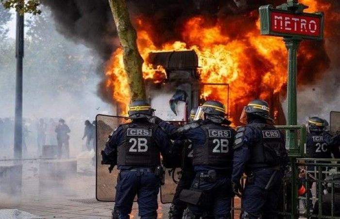 بالبلدي: إحتجاجات
      التعليم
      والعمل
      وتكاليف
      المعيشة
      تتحوَل
      على
      يد
      جيل
      زد
      إلى
      كرة
      ثلج
      تهز
      الحكومات
      من
      الهند
      و
      مدغشقر
      إلى
      أسبانيا
      وفرنسا
      و
      ألبانيا
      وغيرهم