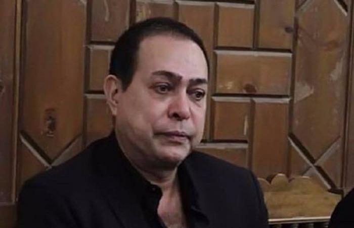 بالبلدي: سعد
      الصغير
      وطارق
      عبد
      الحليم
      يشاركان
      في
      جنازة
      شقيق
      حكيم