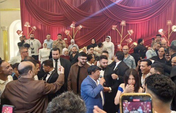 بالبلدي: «نجوم
      الطرب
      الشعبي»
      فى
      حفل
      خطوبة
      نجل
      المطرب
      طارق
      الشيخ..
      صور
