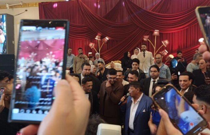 بالبلدي: «نجوم
      الطرب
      الشعبي»
      فى
      حفل
      خطوبة
      نجل
      المطرب
      طارق
      الشيخ..
      صور