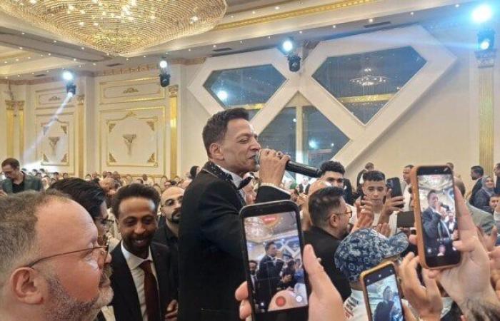 بالبلدي: «نجوم
      الطرب
      الشعبي»
      فى
      حفل
      خطوبة
      نجل
      المطرب
      طارق
      الشيخ..
      صور
