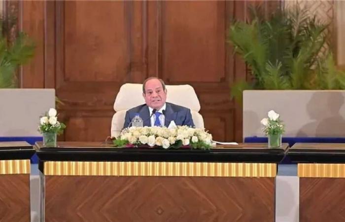 الرئيس
      السيسي:
      ضخ
      13
      تريليون
      جنيه
      في
      الاقتصاد
      المصري
      خلال
      10
      سنوات
