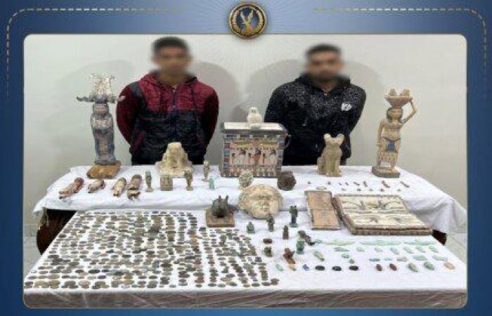 بالبلدي: ضبط
      521
      قطعة
      أثرية
      من
      العصور
      الفرعونية
      واليونانية
      والرومانية
      بحوزة
      شخصين
      في
      المنيا
