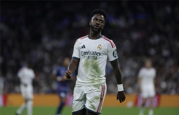 بالبلدي : صحفي
      إسباني:
      3
      أزمات
      يعاني
      منها
      ريال
      مدريد
      بسبب
      فينيسيوس