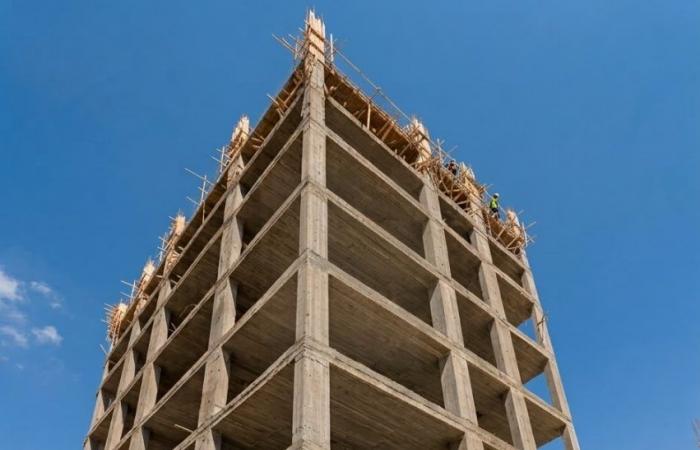 بالبلدي : «BHM»
      تعلن
      إنجاز
      90%
      من
      إنشاءات
      «كيرا
      تاور»
      بالعاصمة
      الإدارية
      الجديدة