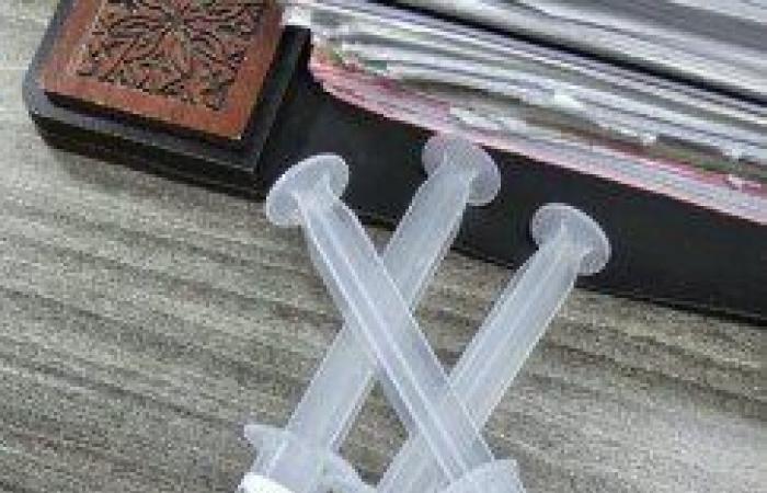 بالبلدي: «14
      سرنجة»
      بطرد
      قادم
      من
      أمريكا..
      جمارك
      القاهرة
      تكشف
      مفاجأة
      خطيرة