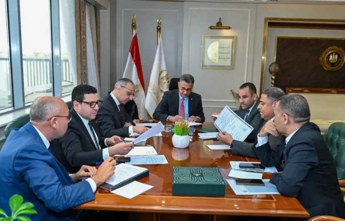 وزير
      التموين
      يلتقي
      بعدد
      من
      السادة
      أعضاء
      مجلسي
      النواب
      والشيوخ