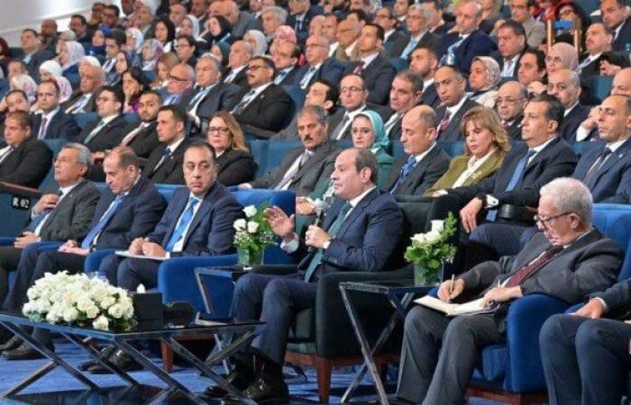 بالبلدي: الرئيس
      السيسي:
      لازم
      المواطن
      يعرف
      حقيقة
      تكلفة
      توفير
      الطاقة
      «بكام
      ومنين؟»