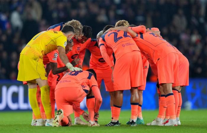 بالبلدي : قبل
      الكلاسيكو..
      رد
      فعل
      لاعبي
      برشلونة
      على
      تأثير
      هزيمة
      باريس
      سان
      جيرمان